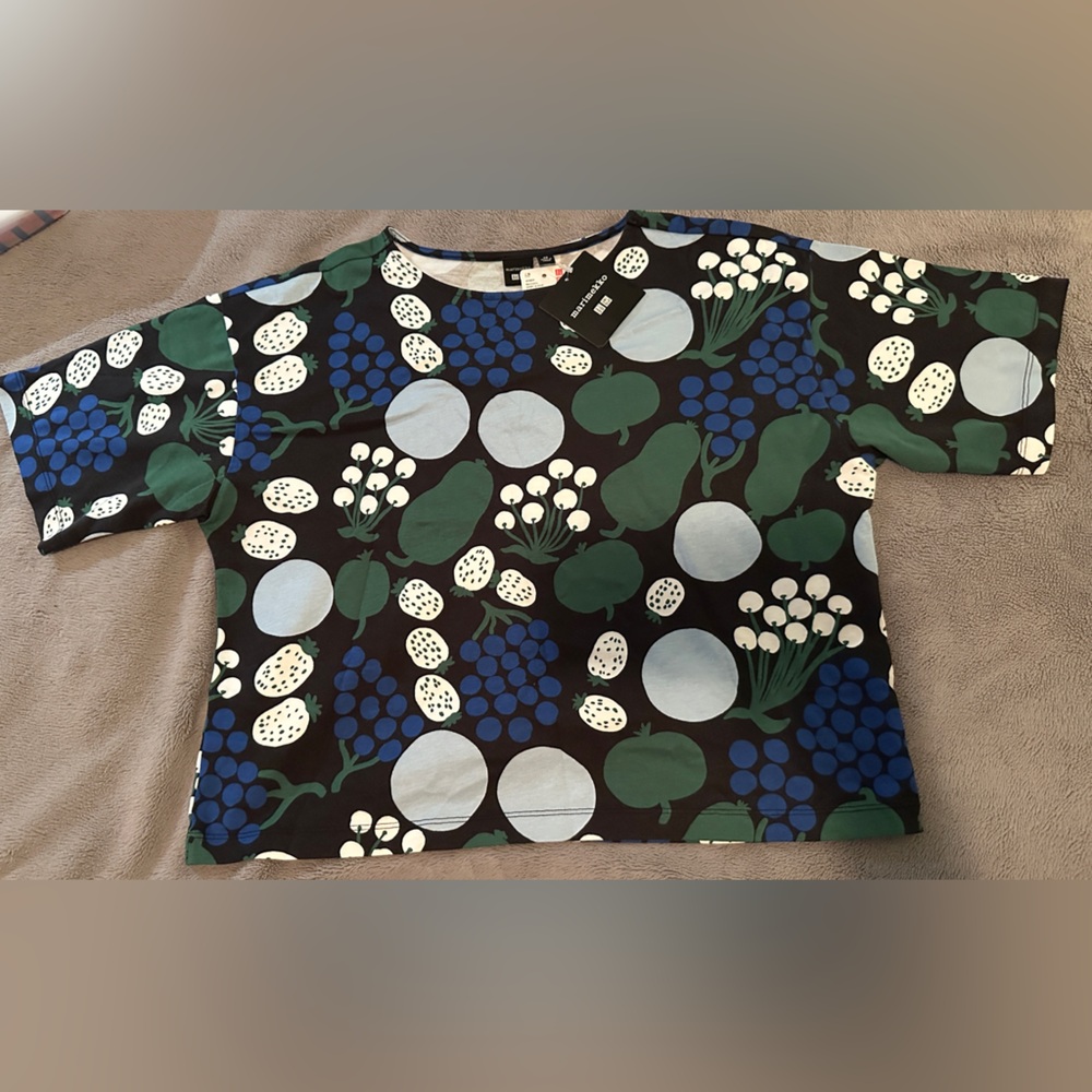 Marimekko x Uniqlo Floral Tee - Black, Green, and Blue XS NWY